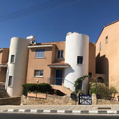 Spacious 3-bed - 5-min To St Georges - Perfect For Families Villa *