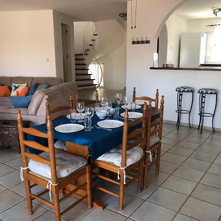 Spacious 3br - 5-min To St Georges - Perfect For Families 빌라 Klorakas