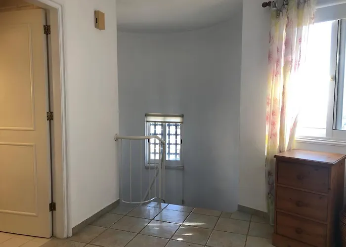 Spacious 3br - 5-min To St Georges - Perfect For Families Villa Klorakas