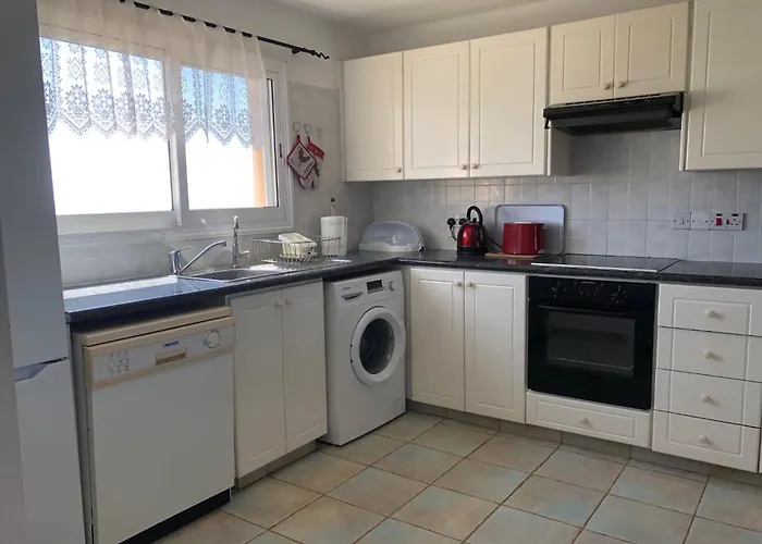 Spacious 3br - 5-min To St Georges - Perfect For Families Villa Klorakas