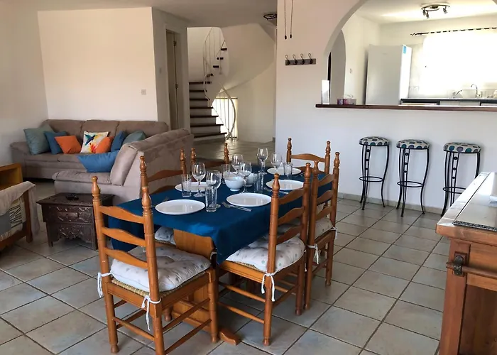 Spacious 3br - 5-min To St Georges - Perfect For Families Villa Klorakas
