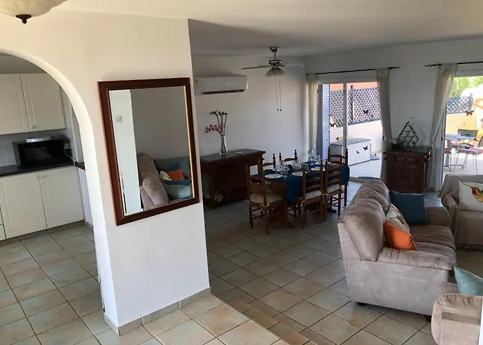 Villa Spacious 3br - 5-min To St Georges - Perfect For Families